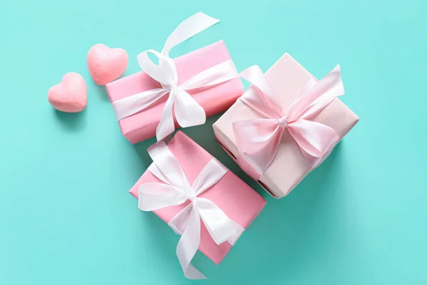 Caixas Presente Corações Fundo Cor Celebração Dia Dos Namorados — Fotografia de Stock