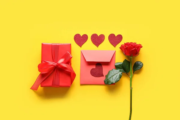 Composition Gift Box Envelope Rose Flower Yellow Background Valentine Day — Stock Photo, Image