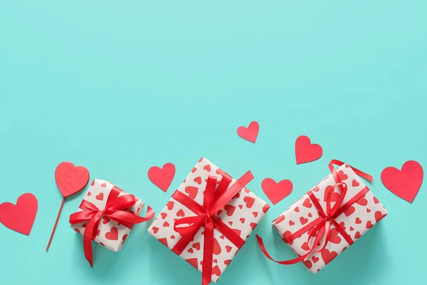 Hermosos Regalos Para Día San Valentín Corazones Papel Sobre Fondo — Foto de Stock