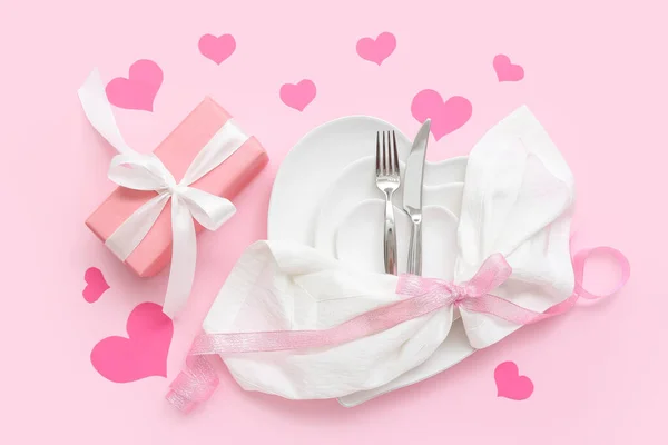 Beautiful Table Setting Gift Valentine Day Pink Background — Stock Photo, Image