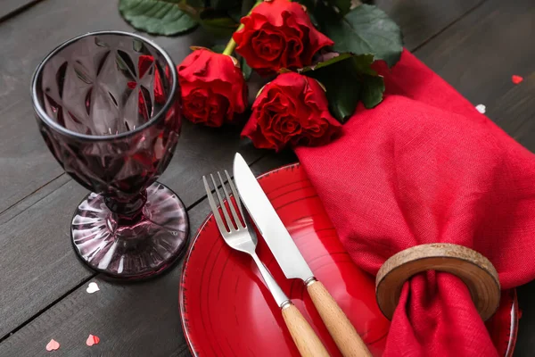Beautiful Table Setting Rose Flowers Valentine Day Dark Wooden Background — Stock Photo, Image