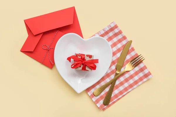 Beautiful Table Setting Gift Valentine Day Yellow Background — Stock Photo, Image