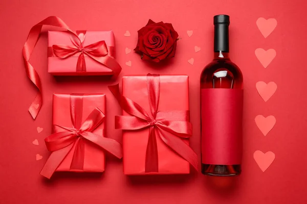 Bouteille Vin Rose Cadeaux Pour Saint Valentin Sur Fond Rouge — Photo