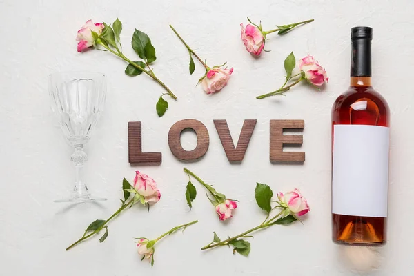 Composition Avec Bouteille Vin Verre Roses Pour Saint Valentin Sur — Photo