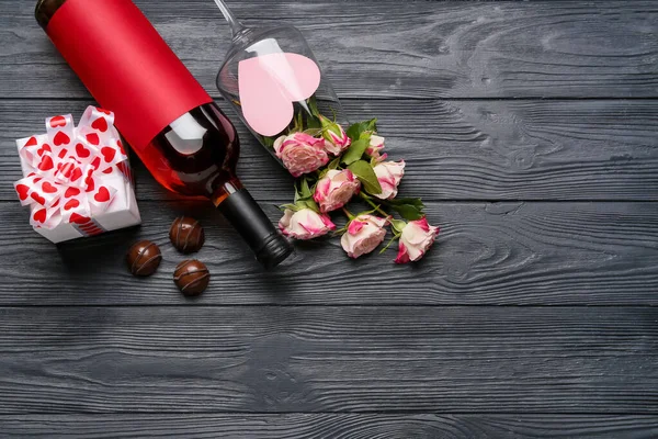 Composition Bottle Wine Chocolate Candies Roses Valentine Day Dark Wooden — Stock Photo, Image