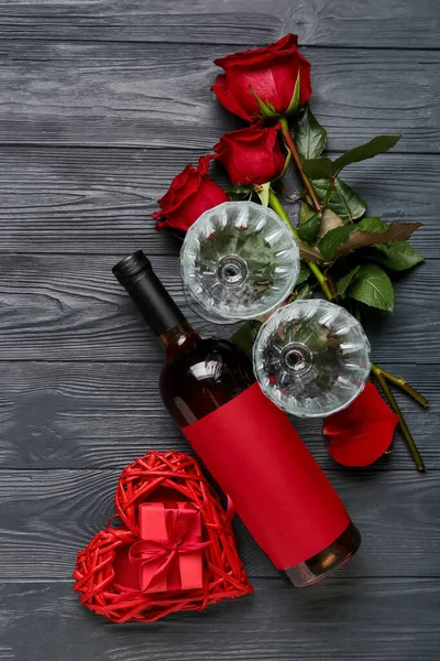 Composition Bottle Wine Glasses Roses Valentine Day Dark Wooden Background — Stock Photo, Image