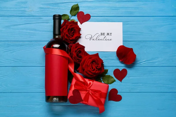 Composition Bottle Wine Card Roses Valentine Day Color Wooden Background — Stock Photo, Image