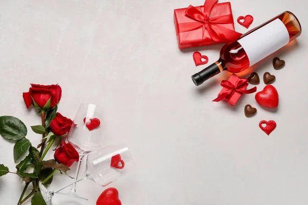 Composition Avec Bouteille Vin Roses Pour Saint Valentin Sur Fond — Photo