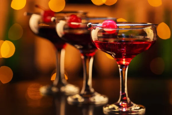 Glasses Tasty Manhattan Cocktail Table Bar — Stock Photo, Image