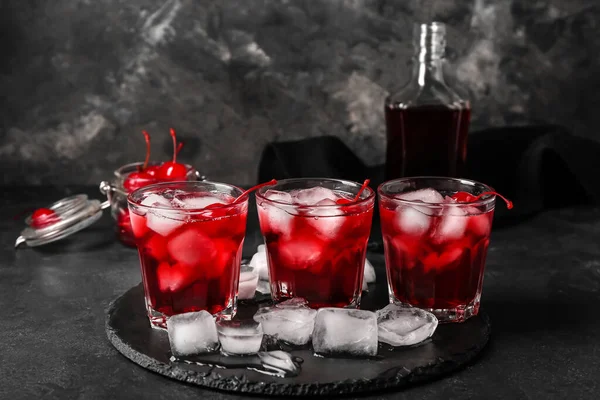 Glasses Tasty Manhattan Cocktail Black Background — Stock Photo, Image