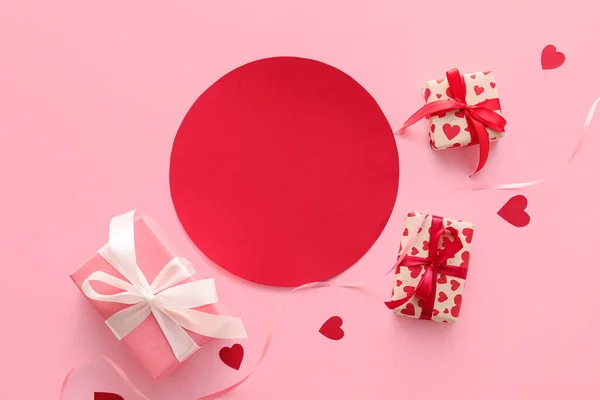 Композиция Пустыми Карточками Подарками День Святого Валентина Розовом Фоне — стоковое фото