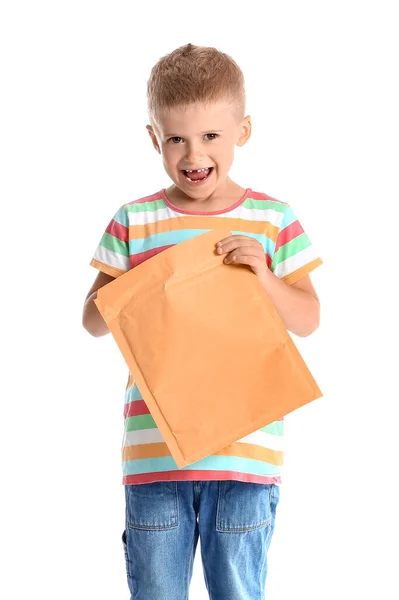 Bedårande Liten Pojke Öppna Kuvert Vit Bakgrund — Stockfoto