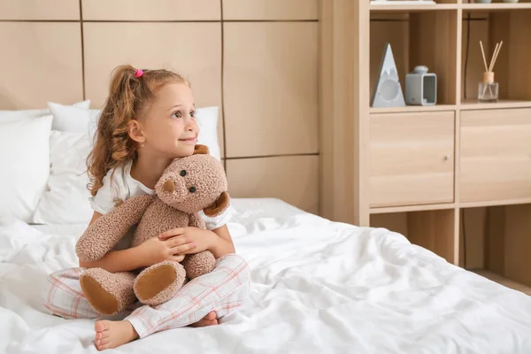 Adorable Little Girl Teddy Bear Bedroom — Stock Photo, Image