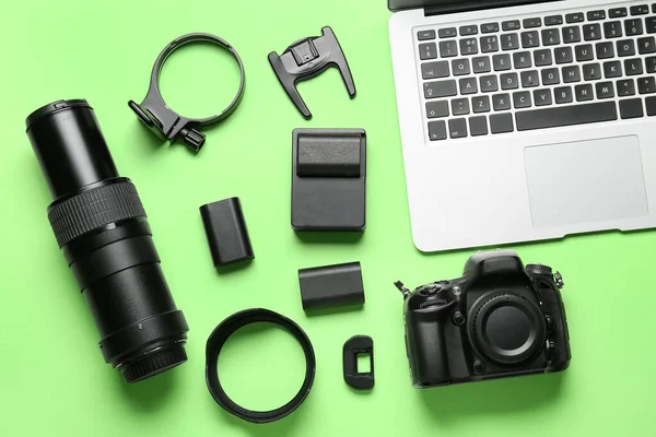 Flat Lay Photo Equipment Green Background — Stock Photo, Image