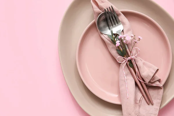 ピンクを基調としたおしゃれなテーブルセッティング — ストック写真