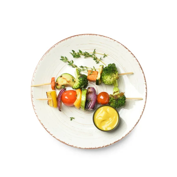 Talíř Chutné Zeleninové Špejle Bílém Pozadí — Stock fotografie