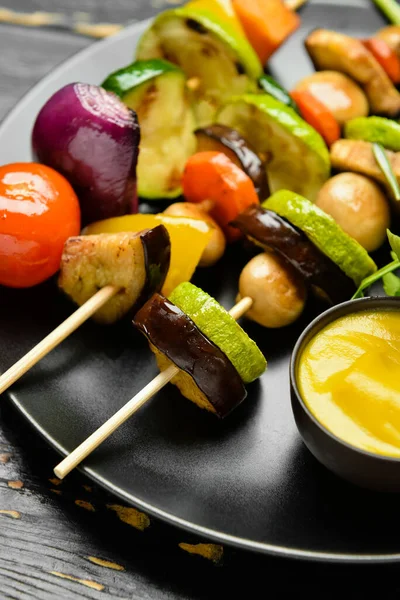 Plate Tasty Vegetable Skewers Mustard Dark Wooden Background Closeup — Stock Photo, Image