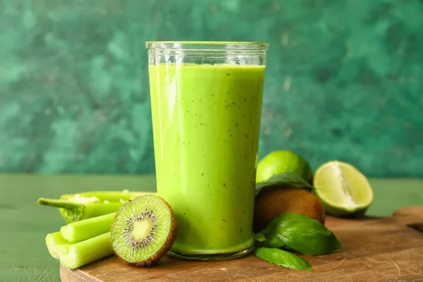 Склянка Здорового Зеленого Соку Свіжих Інгредієнтів Зеленому Фоні — стокове фото