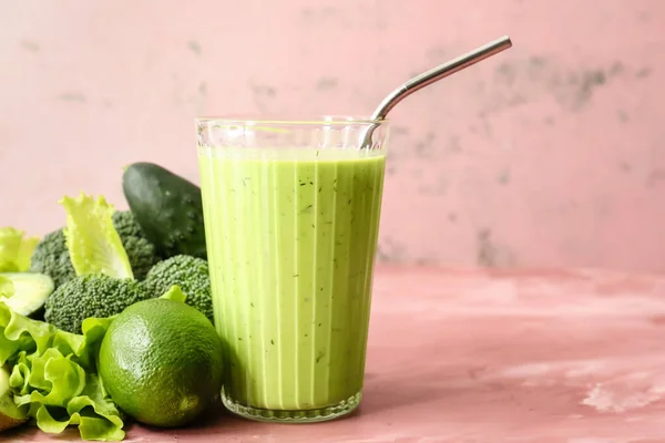 Glass Healthy Green Juice Fresh Ingredients Table — Stock Photo, Image