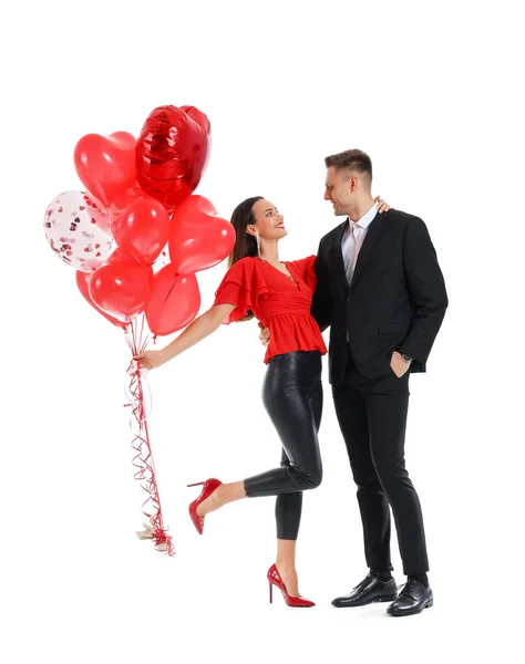 Beyaz Arka Planda Balonları Olan Mutlu Genç Bir Çift Sevgililer — Stok fotoğraf