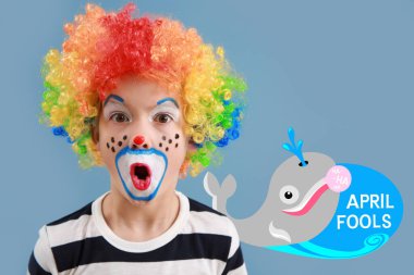 Renk geçmişi palyaço makyajlı şirin bir çocuk. 1 Nisan şakası