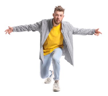 Havalı dansçı genç adam beyazların arasında.