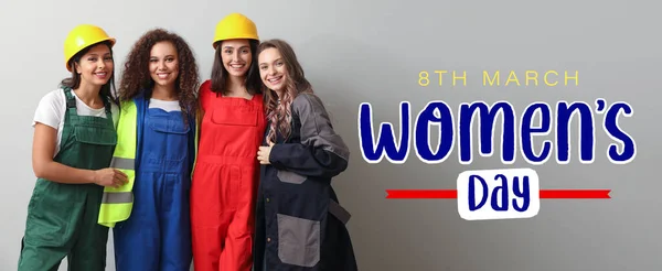 女性労働者とテキスト 灰色の背景の女性の日3月8日 — ストック写真