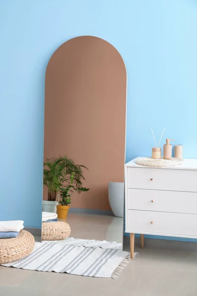 Big Mirror Interior Stylish Room — Stock Photo, Image