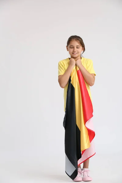 Niña Con Bandera Bélgica Sobre Fondo Claro — Foto de Stock