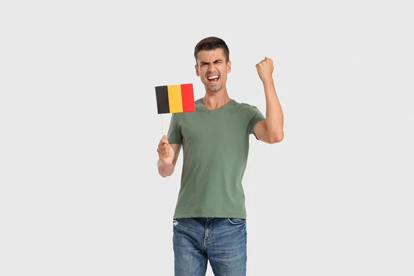 Емоційний Чоловік Прапором Бельгії Світлому Тлі — стокове фото