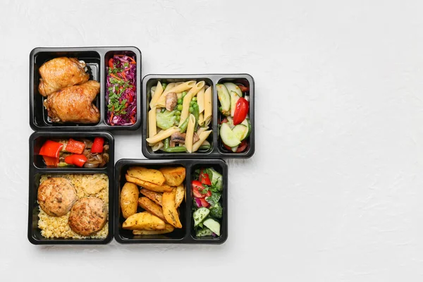 Lunchlådor Med Goda Måltider Ljus Bakgrund — Stockfoto