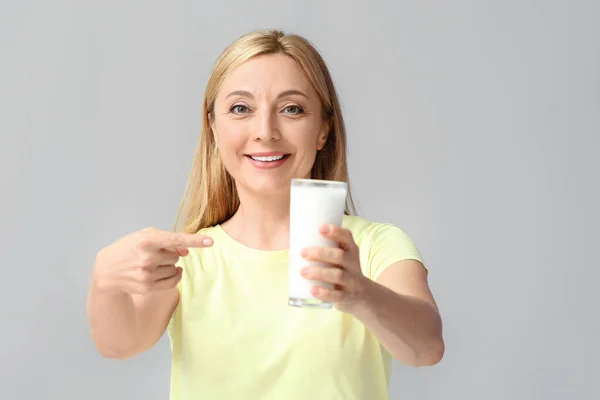 Mature Woman Glass Milk Grey Background — Stock Photo, Image