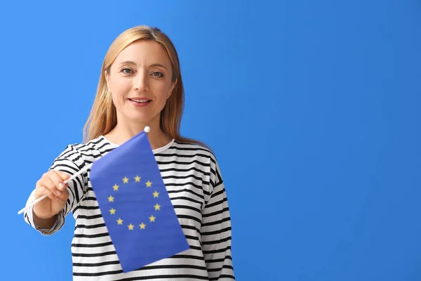 Mujer Madura Con Bandera Unión Europea Sobre Fondo Color —  Fotos de Stock