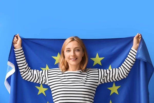 Gammal Kvinna Med Flagga Europeiska Unionen Färg Bakgrund — Stockfoto