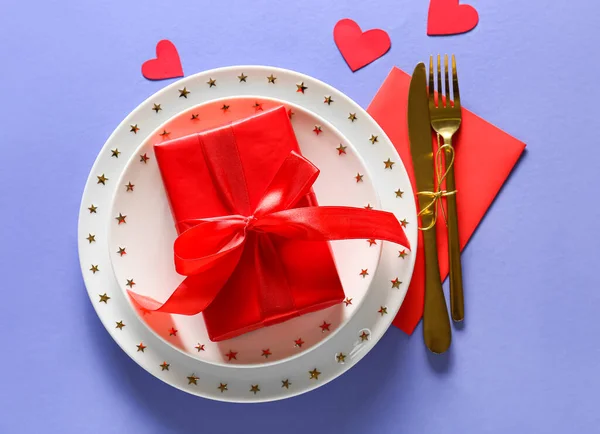 Beautiful Table Setting Present Valentine Day Hearts Color Background — Stock Photo, Image
