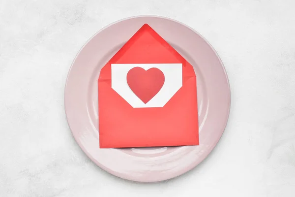 Beautiful Plate Envelope Paper Heart White Background — Stock Photo, Image