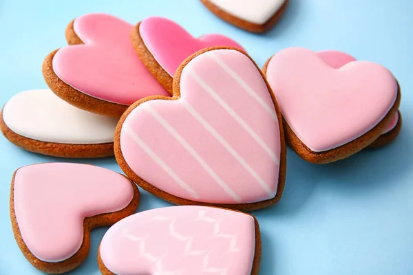 Savoureux Biscuits Forme Coeur Sur Fond Bleu Gros Plan — Photo