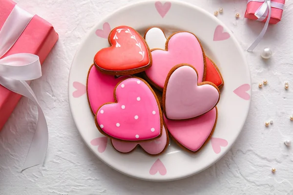 Plate Tasty Heart Shaped Cookies White Background — Stock Photo, Image