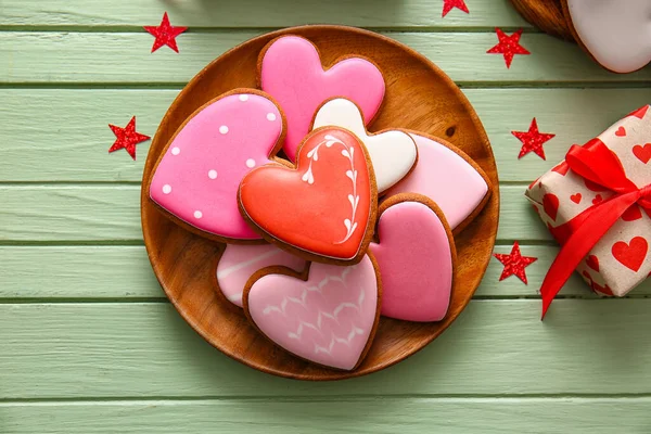 Plate Tasty Heart Shaped Cookies Green Wooden Background — Stock Photo, Image