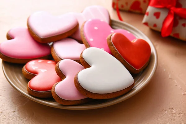 Plate Tasty Heart Shaped Cookies Beige Background — Stock Photo, Image