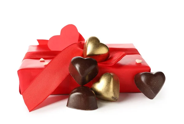 Caja Regalo Con Sabrosos Caramelos Forma Corazón Sobre Fondo Blanco — Foto de Stock