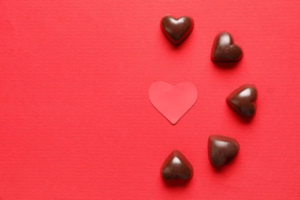 Tasty Heart Shaped Candies Red Background — Stock Photo, Image