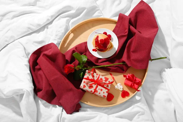 Tray Delicious Breakfast Presents Valentine Day Soft Bed — Stock Photo, Image