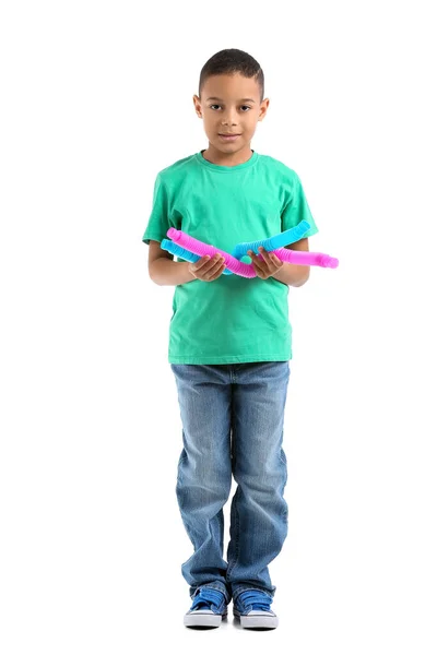 Μικρό Αφροαμερικανό Αγόρι Pop Tubes Λευκό Φόντο — Φωτογραφία Αρχείου