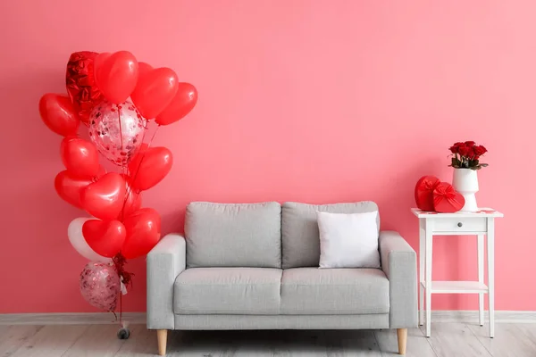 Luftballons Und Geschenke Mit Rosenblumen Zum Valentinstag Der Nähe Von — Stockfoto