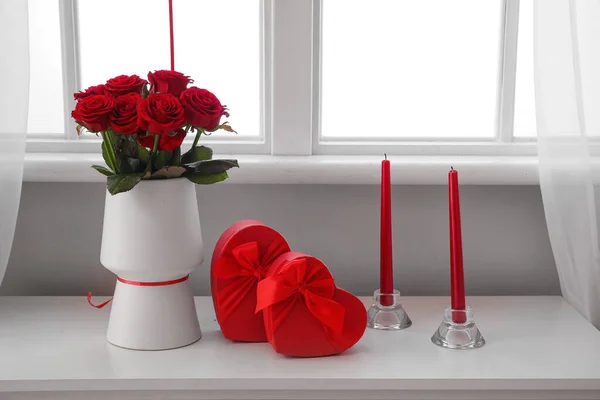 Gifts Rose Flowers Valentine Day Table Room — Stock Photo, Image