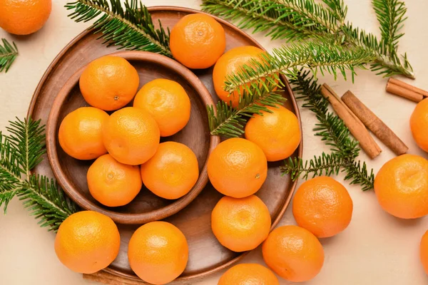 Plates Tasty Tangerines Beige Background — Stock Photo, Image