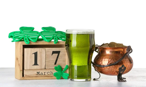 Calendar Pot Coins Glass Beer Table White Background Patrick Day — Stock Photo, Image