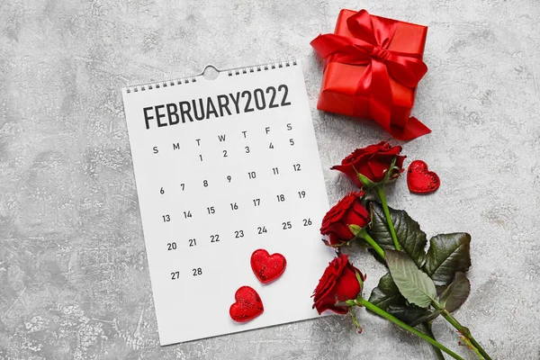 Calendario Con Rosas Corazones Regalos Sobre Fondo Grunge Celebración San — Foto de Stock