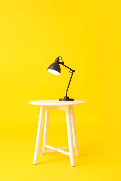 Table Stylish Lamp Color Background — Stock Photo, Image
